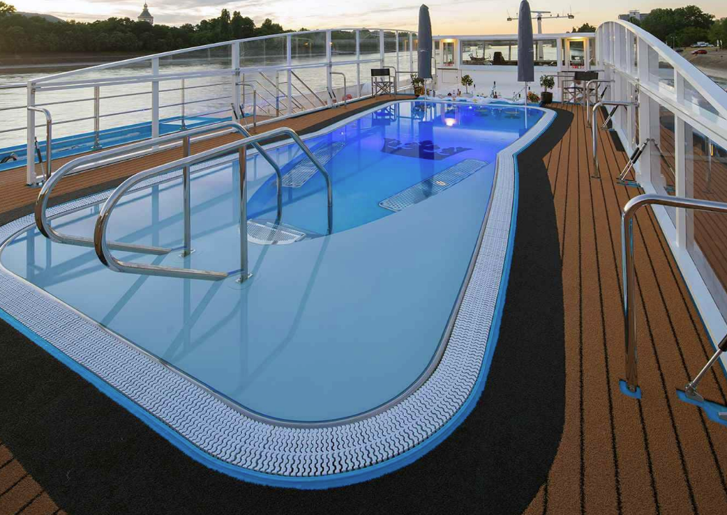 Amawaterways - Amalucia - Sun-Deck Pool.png